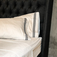 Cargar imagen en el visor de la galería, Sábana Blanca con Bordado Negro