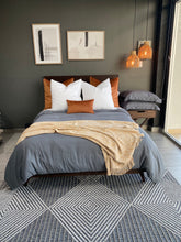 Cargar imagen en el visor de la galería, Cojín Terracota (Terciopelo)