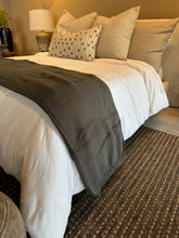 Cargar imagen en el visor de la galería, Blanket Gris Tejido de Arroz
