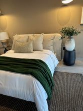 Cargar imagen en el visor de la galería, Blanket Verde Tejido de Arroz
