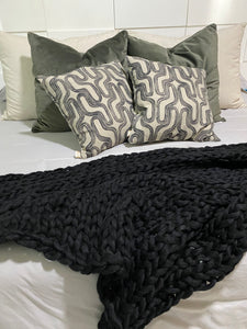 Frazada Negra Chunky Hand Knitted