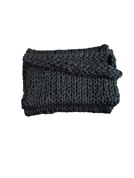 Frazada Negra Chunky Hand Knitted